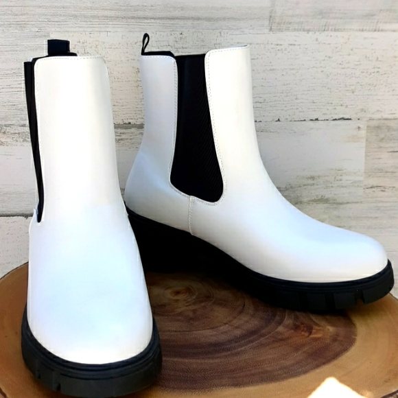 NWOT OLIVIA MILLER BOOTS - Picture 3 of 10